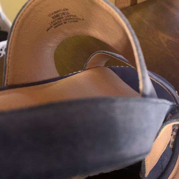 Platform Strap Sandals - Picture 6 of 8